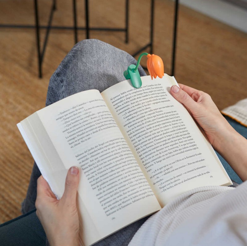 Luce da lettura a forma di tulipano arancione